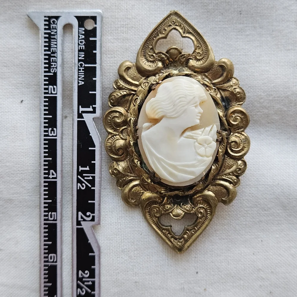 Vtg/Antique Hand Carved Genuine Shell Cameo Brooch